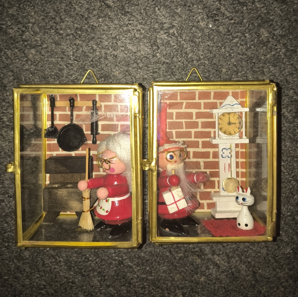 Antique Christmas Diaroma's Set
